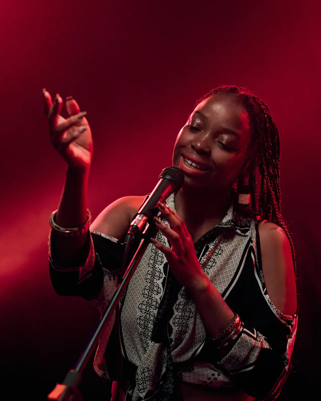 Passionate singer performing on stage with microphone — Concerto Music Place adjudication services