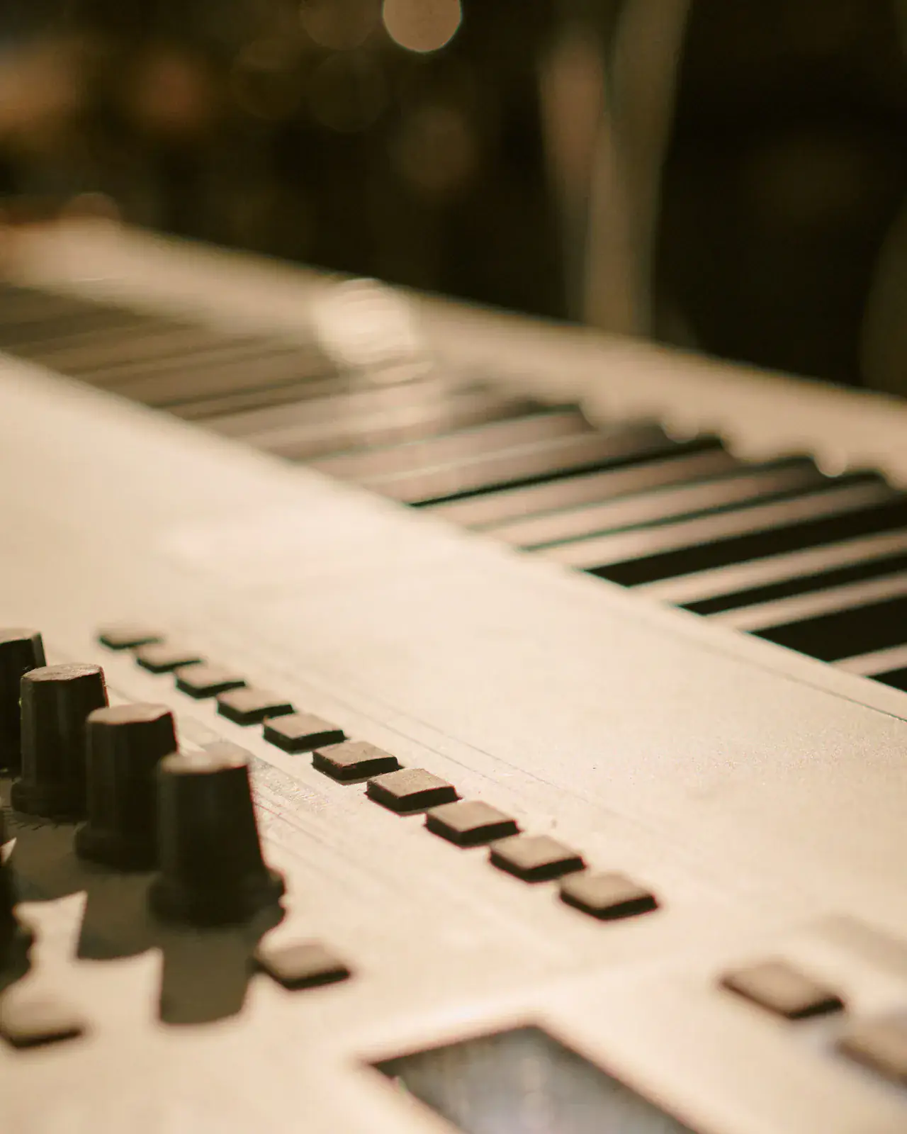 Hands on an electronic keyboard — Concerto Music Place keyboard trainer for primary and secondary schools