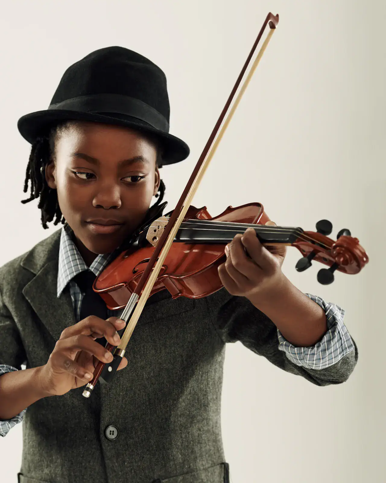 Young violinist in a stylish home setting — in-home music lessons in Muthaiga, Nairobi